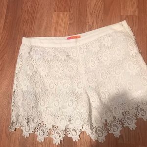 White Lace shorts Sz 5 (small) NEW